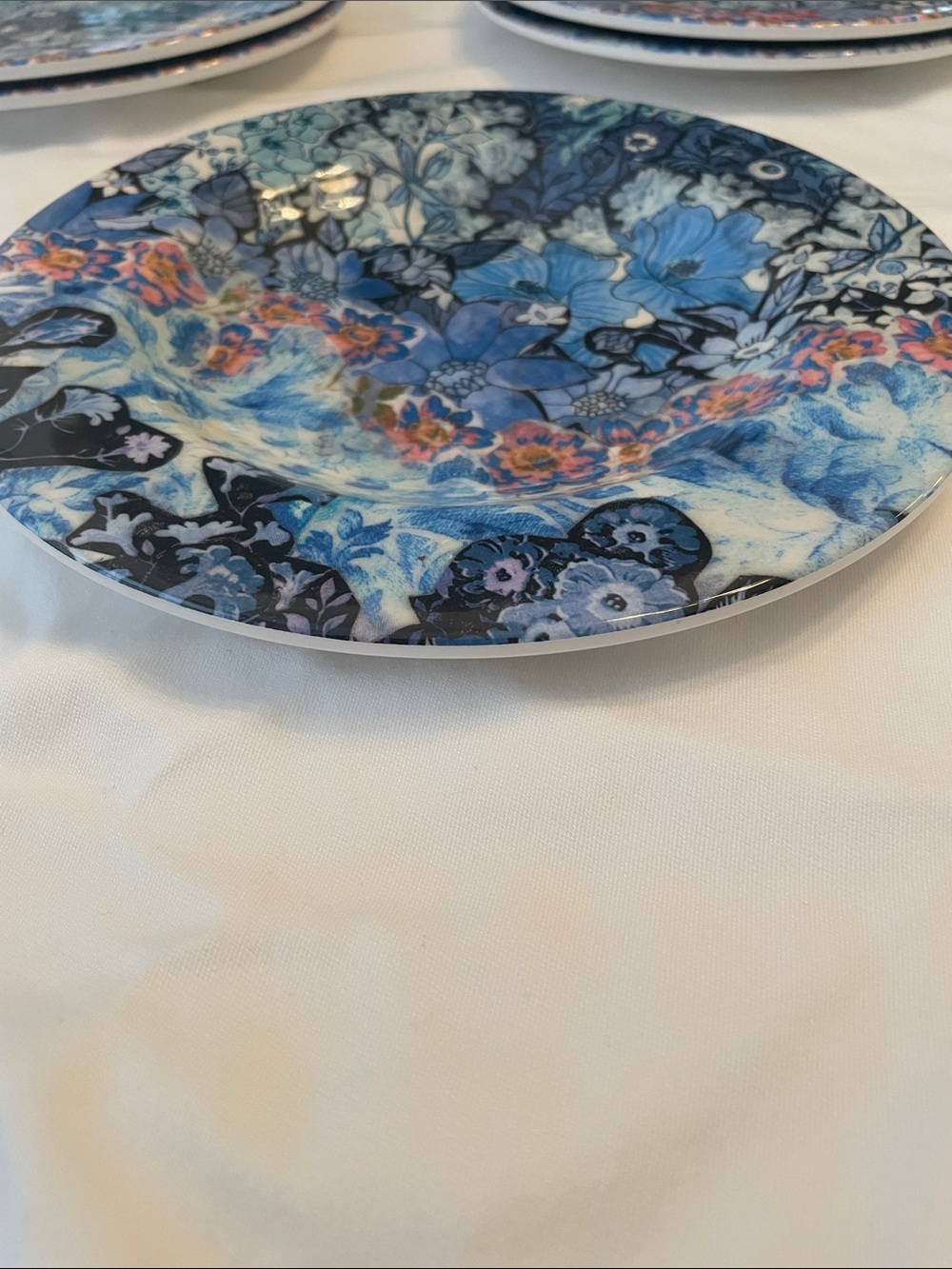 Williams Sonoma Michelle Kim Watercolor Plastic Outdoor Plates (5) - Picture 10 of 10